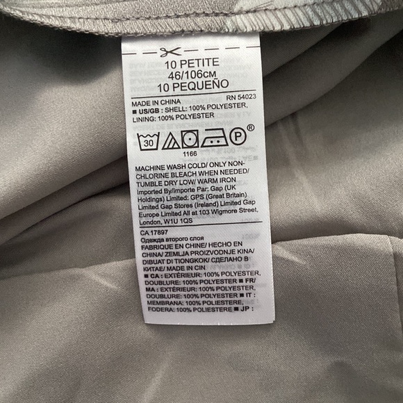 Gray base, flower dress. Banana Republic. Never worn Size 10 Petite - Picture 3 of 4